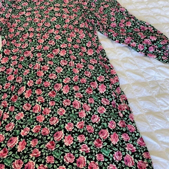 Blogger Favorite Zara ditzy floral puff sleeve mini dress - Picture 8 of 12